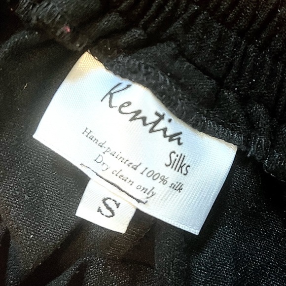 Vintage high waist, black, straight leg pants, 100% silk. - Picture 4 of 4